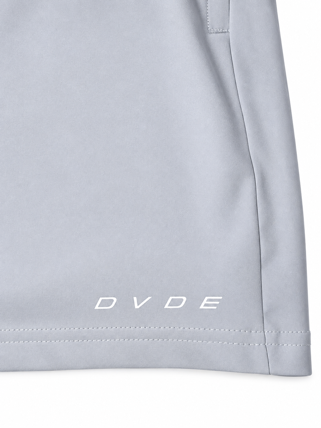 DVDE Motion 01 Performance Shorts in white
